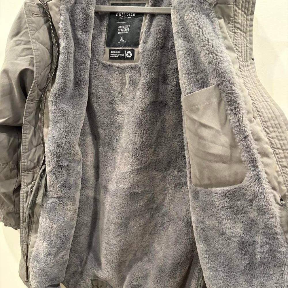 Hollister Co. gray soft cozy fleece lined jacket with hood, size XL - Picture 4 of 8